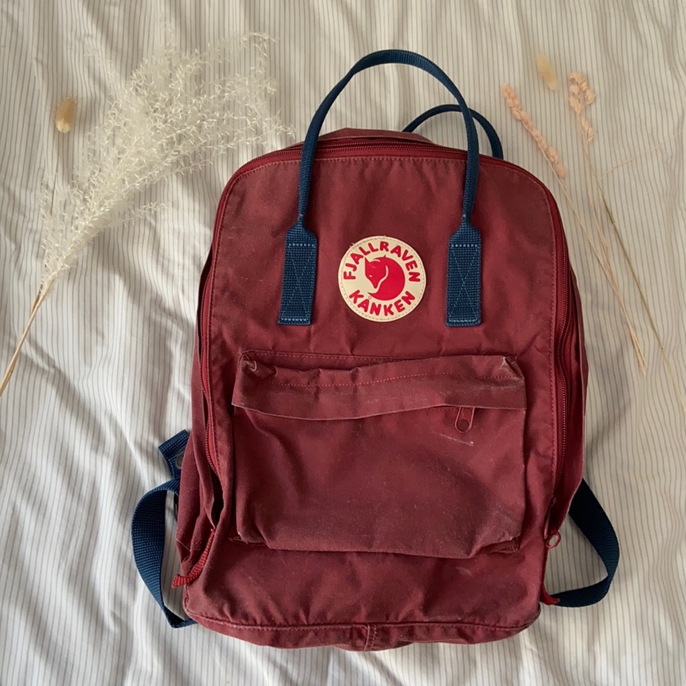 FJALLRAVEN KANKEN BACKPACK RED w/ blue accents